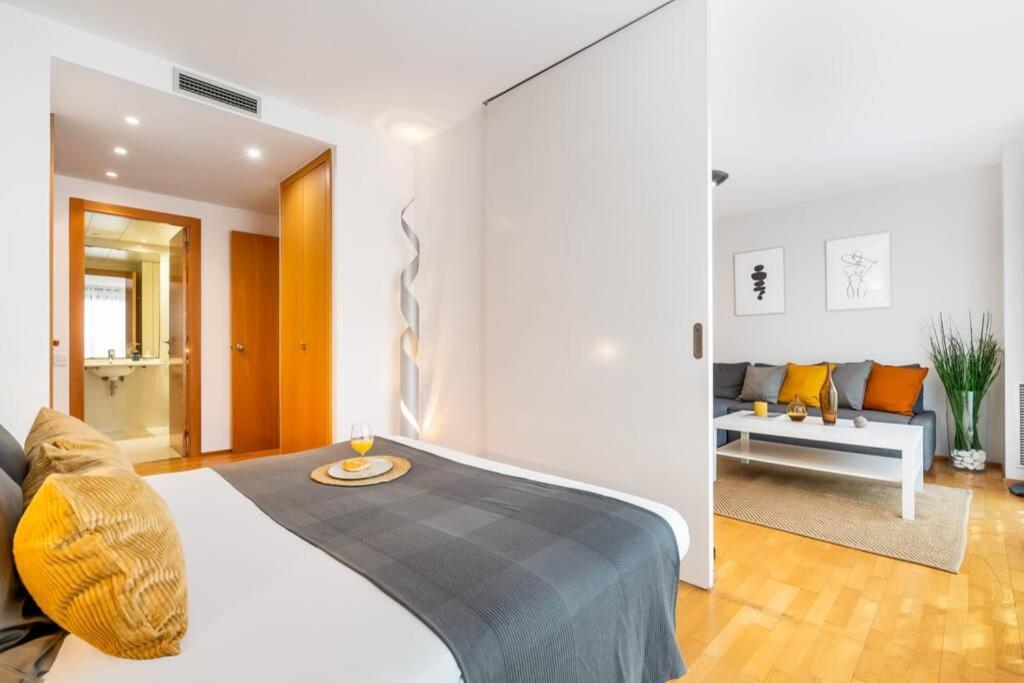 Monumumental Free Parking Apartment Barcelona